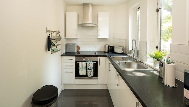 Apartment | Private kitchen - Charming 2Bd Flat Near Tower Bridge, Bermondsey (London)