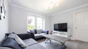 House | Living room | 1-inch TV with digital channels