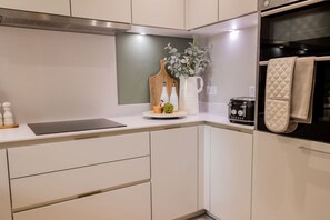 House | Private kitchen - Stylish 3Bd Townhouse In Central Winchester (Winchester)