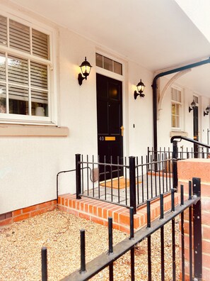 Exterior - Stylish 3Bd Townhouse In Central Winchester (Winchester)