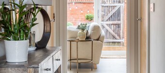 Stylish 3Bd Townhouse In Central Winchester