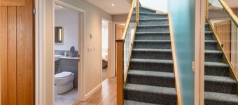 Seaside 3Bd Retreat With Balcony & Stunning Views