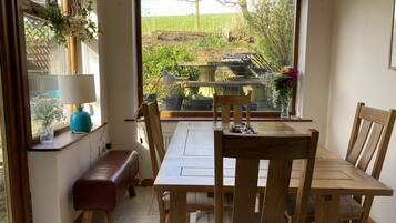 Cottage | Dining room