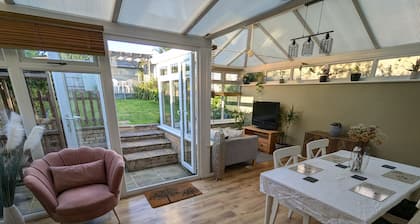 Modern 3B Eastbourne Retreat: Tranquil & Cozy Stay