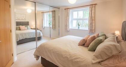 Modern 2-Bed Flat In Tavistock Centre