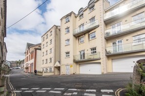 Exterior - Modern 2-Bed Flat In Tavistock Centre (Tavistock)