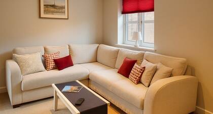 Elegant 2Bd Townhouse In Thirsk: Cozy & Stylish