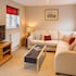 Elegant 2Bd Townhouse In Thirsk: Cozy & Stylish