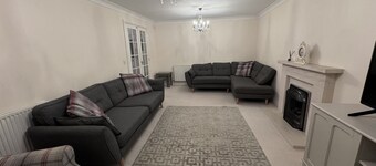 Spacious 4Bd House With Character In Coventry