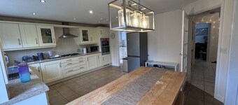 Spacious 4Bd House With Character In Coventry