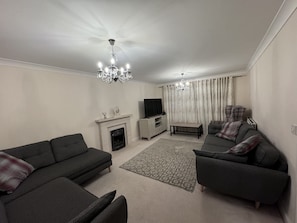 House | Living room - Spacious 4Bd House With Character In Coventry (Coventry)