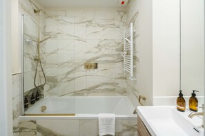 Apartment | Bathroom