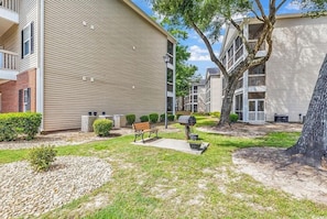 Property grounds - 3-bedroom condo in superb North Myrtle Beach with AC (North Myrtle Beach)
