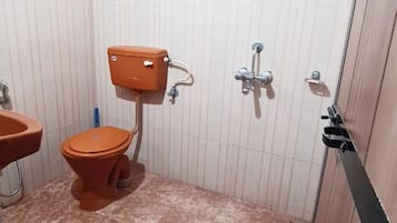 Deluxe Double Room, Patio | Bathroom