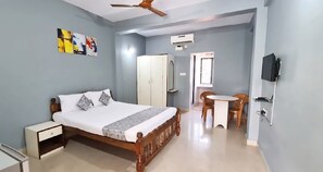 Quarto casal luxo, varanda | Wi-Fi de cortesia