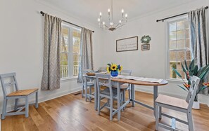 Dining - Enchanting 4-bedroom house with AC in Pinehurst (Pinehurst)