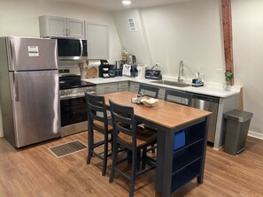 Fridge, microwave, oven, stovetop - Holiday Deal! Lakefront | Firepit,Dock,Kayaks,Deck (Hawkins)