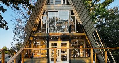 Fall Special! Lakefront | Firepit,Dock,Kayaks,Deck