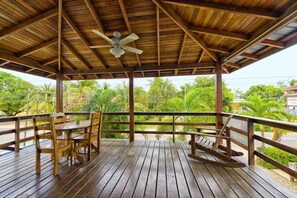 Outdoor dining - The North Cabana at Latitude 17 Hopkins (Hopkins)