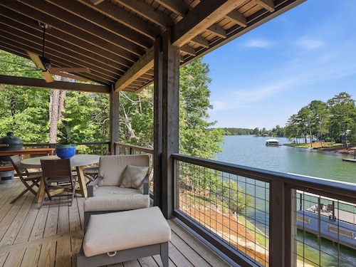 Quiet Cove Paradise 30 min to Auburn. Hot tub, Massive Dock and Sunset views.