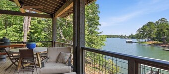 Quiet Cove Paradise 30 min to Auburn. Hot tub, Massive Dock and Sunset views.