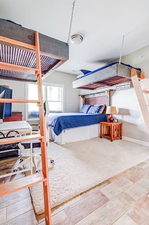 3 bedrooms, iron/ironing board, free WiFi, bed sheets