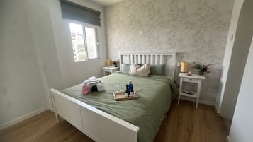 1 slaapkamer, een strijkplank/strijkijzer, gratis wifi, beddengoed