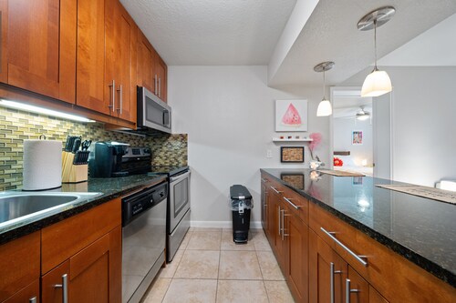 Newly furnished 2/2 bedroom condo in Centrally-located, delightful Austin