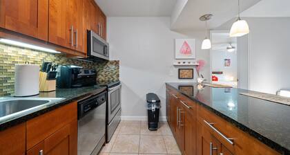 Newly furnished 2/2 bedroom condo in Centrally-located, delightful Austin