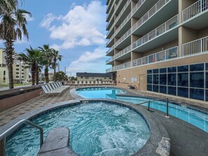 สระว่ายน้ำ