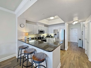 Apartment, Mehrere Betten, Balkon, Poolblick (Sunset Crossing) | Eigene Küche