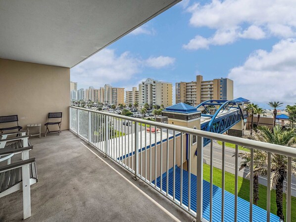 Appart'hôtel, plusieurs lits, balcon, vue piscine (Sunset Crossing) | Enceinte de l’hébergement