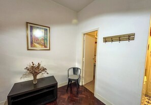 Basic Studio | Living area
