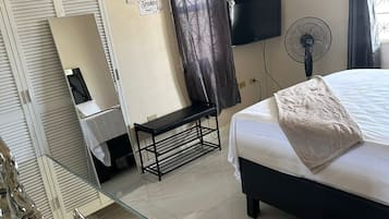 2 bedrooms, iron/ironing board, free WiFi, bed sheets
