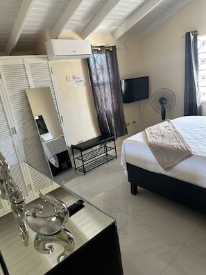 2 chambres, fer et planche à repasser, Wi-Fi gratuit, draps fournis