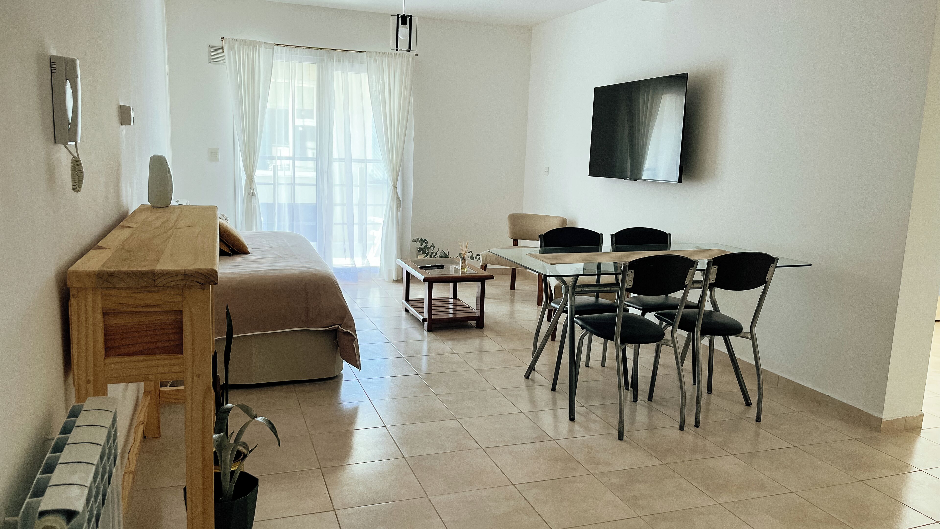 1 室のベッドルーム、WiFi、ベッドシーツ