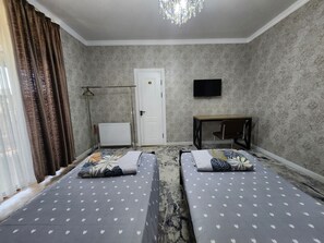 5 chambres, fer et planche à repasser, Wi-Fi, draps fournis