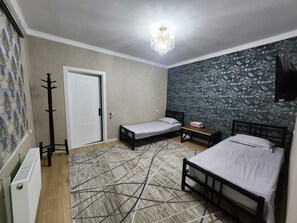 5 bedrooms, iron/ironing board, WiFi, bed sheets