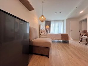 2 habitaciones, caja de seguridad en la habitación y escritorio
