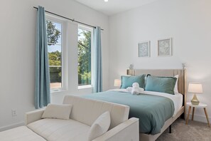 4 bedrooms, desk, iron/ironing board, travel crib