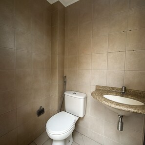 Shower, jetted tub, hair dryer, bidet
