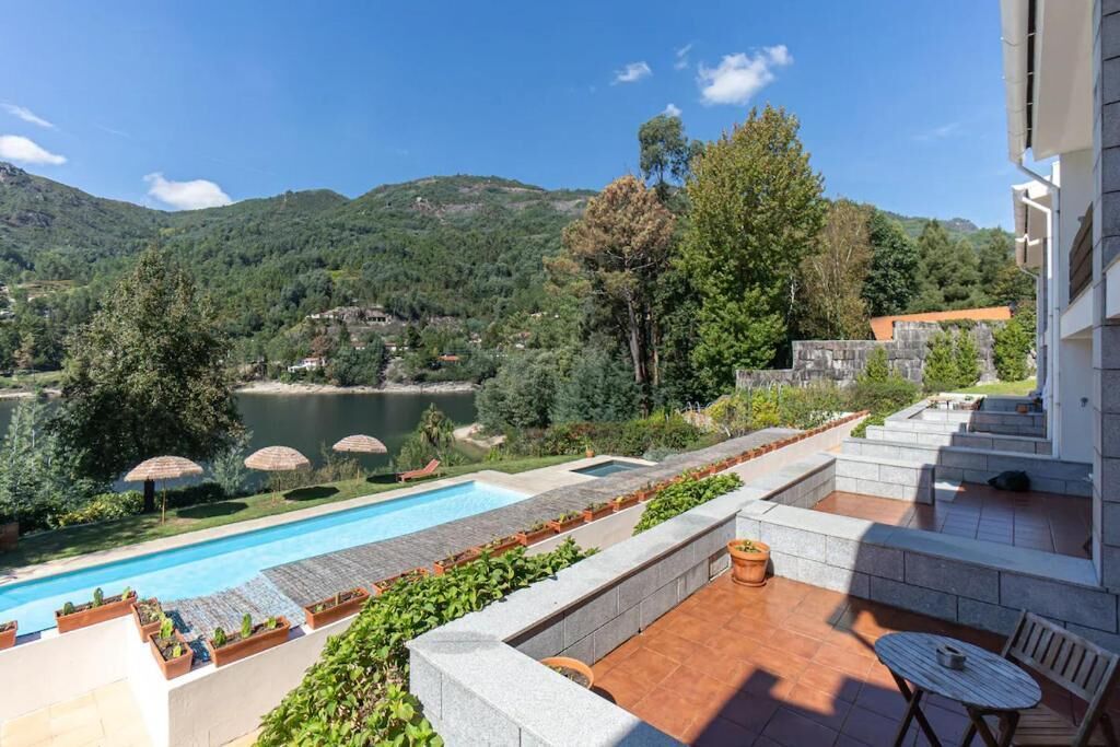 Deluxe-Apartment, Kochnische, Seeblick | Terrasse/Patio