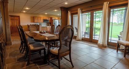 Waterfront Luxe Retreat in Mansion + Beach Access