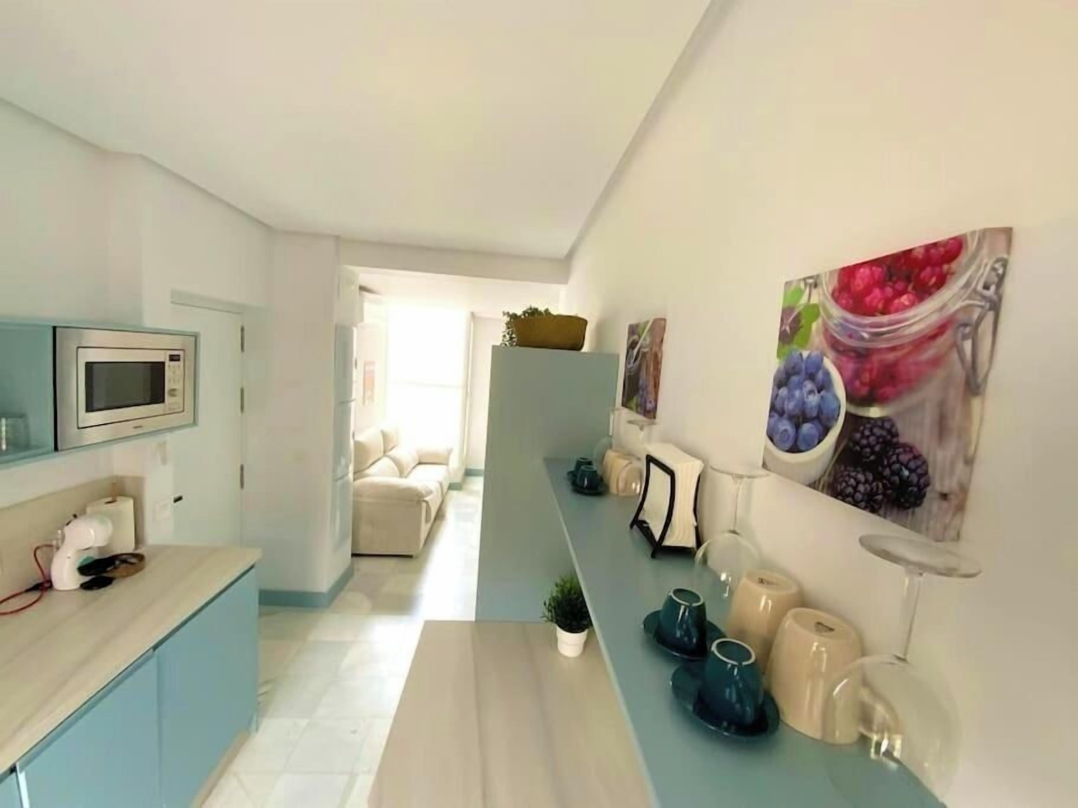 Een koelkast, een kookplaat