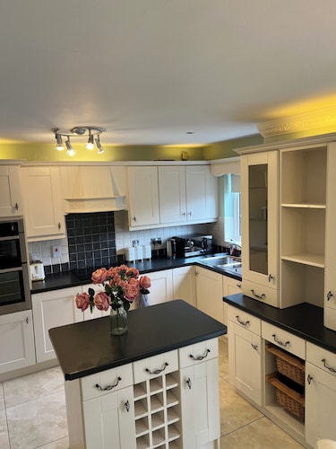 Wonderful 4-bedroom house in Newry Central