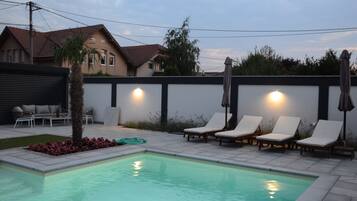 Outdoor pool, a heated pool