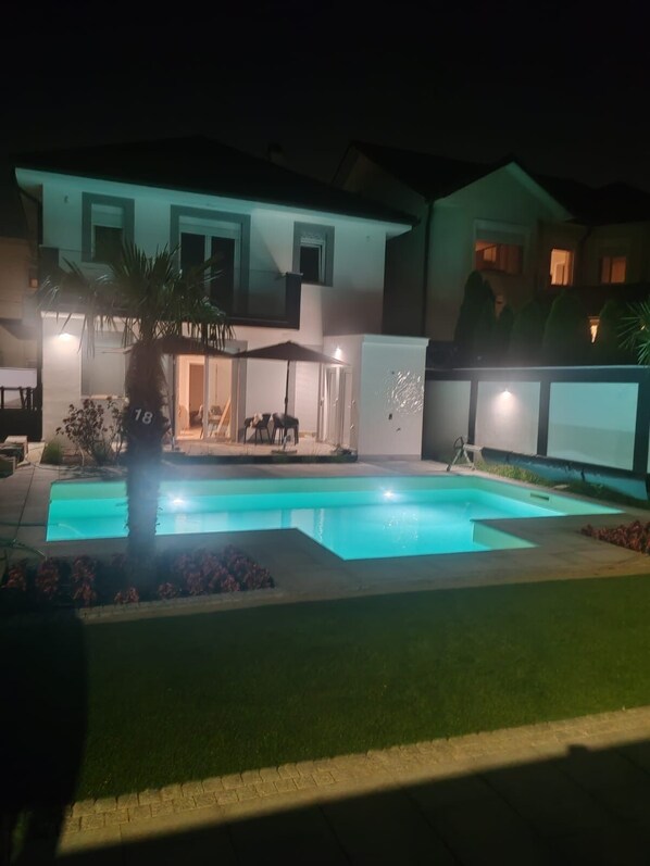 Outdoor pool, a heated pool