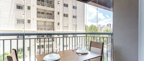 Appartement Ăconomique, balcon, vue ville | Restauration dans la chambre
