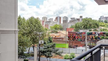 Appartement Ăconomique, balcon, vue ville | Terrasse/Patio