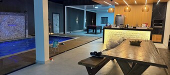MC Style house in Salinas, PA, 8 beds and 4 suites